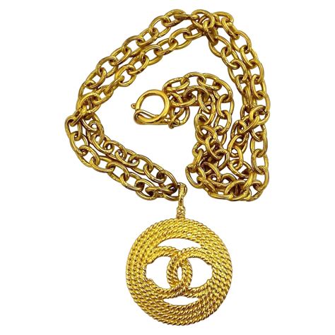 chanel necklace classic